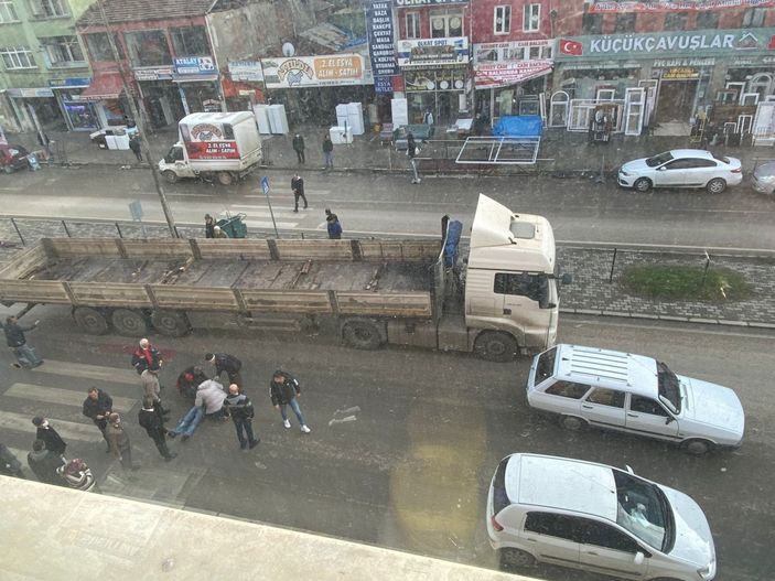 i Karabük'te yaya geçidini kullanan kişiye otomobil çarptı