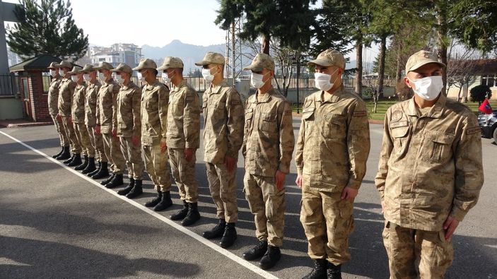 6 ikiz Mehmetçik görenleri şaşırtıyor