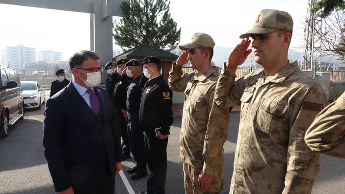 6 ikiz Mehmetçik görenleri şaşırtıyor