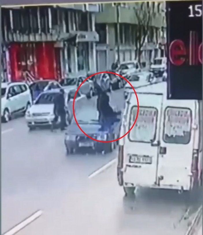 Eskişehir'de sollama yapan sürücü yayaya çarptı