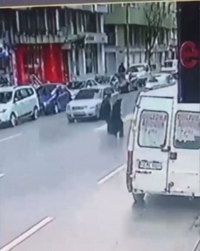 Eskişehir'de sollama yapan sürücü yayaya çarptı