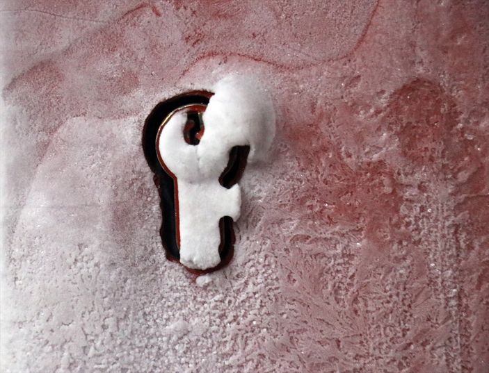 Ağrı ve Ardahan buz tuttu