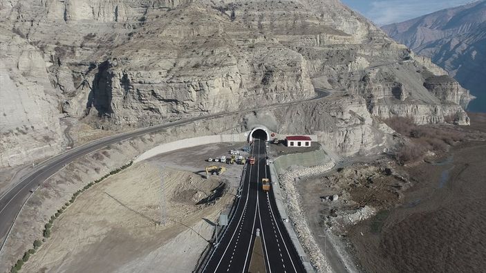 Pirinkayalar Tüneli