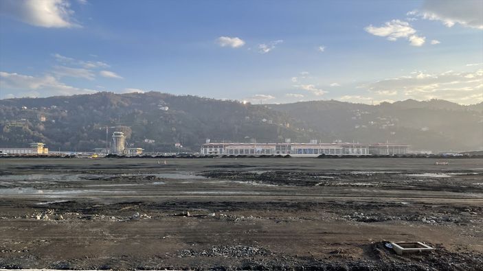 a Rize-Artvin Havalimanı'nda yürütülen çalışmalarda son durum