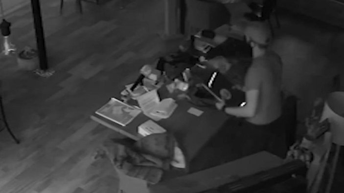 Rize'de kafeteryadan hırsızlık anı kamerada