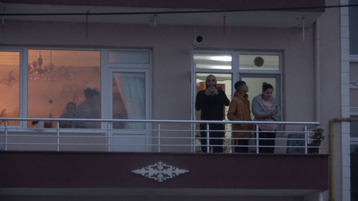 i Kırklareli’nde dere taştı, mahsur kalanlar iş makinalarıyla kurtarıldı