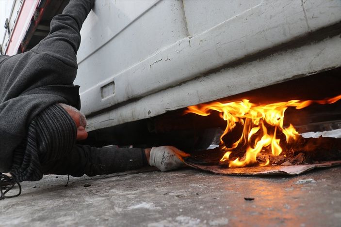 Ağrı ve Ardahan buz tuttu