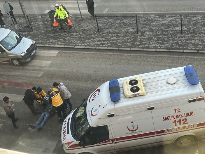 i Karabük'te yaya geçidini kullanan kişiye otomobil çarptı
