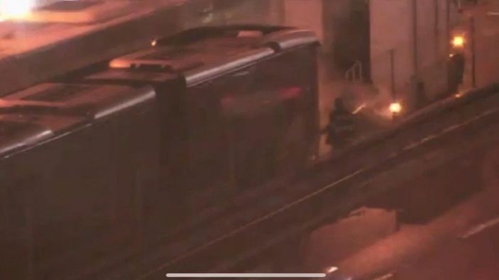 İstanbul'da metrobüsün motor kısmında yangın