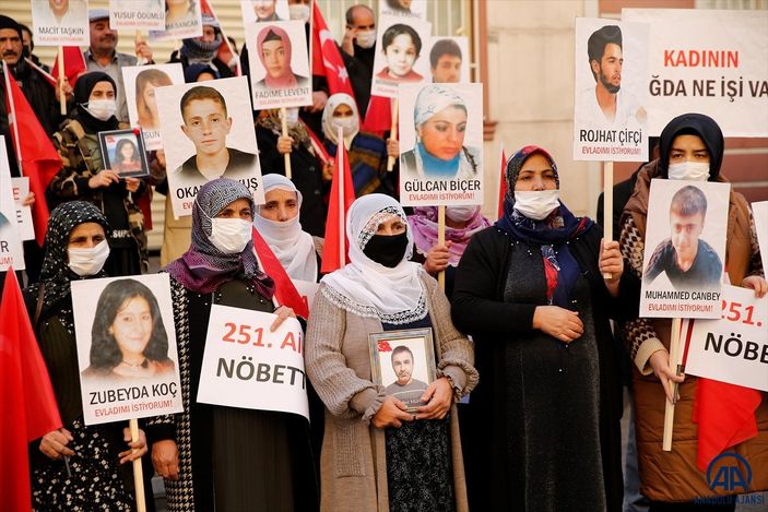 Diyarbakır'da evlat nöbetine bir aile daha katıldı