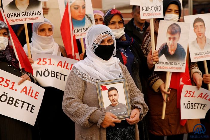 Diyarbakır'da evlat nöbetine bir aile daha katıldı