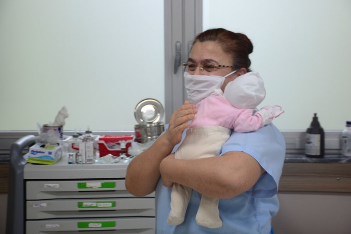 İzmit'te çantada bulunan bebek devlete teslim edildi