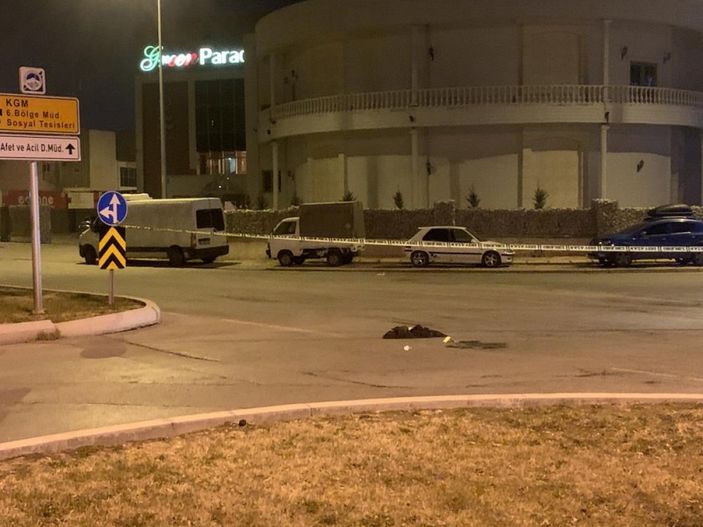 Kayseri'de yol ortasında tüfekle vurulan genç ağır yaralandı
