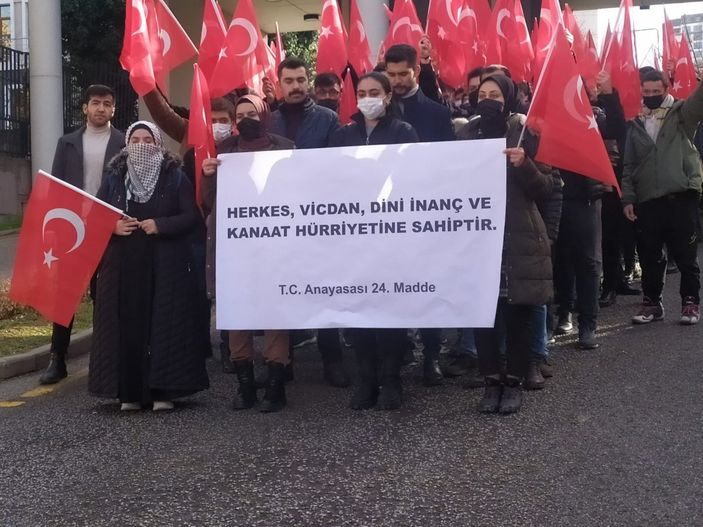 i Ankara Üniversitesi’nde başörtüsü krizi
