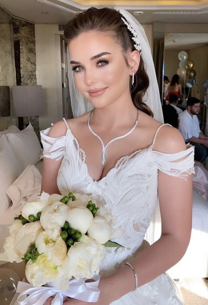 Sihirli Annem'in Ceren'i Selena'nın Leylası'ydı! Futbolcu eşi sosyal medyayı salladı...