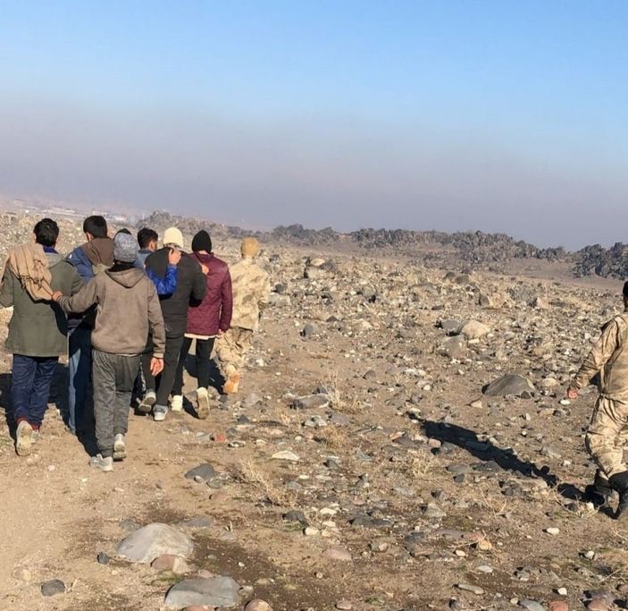 Iğdır’da göçmen kaçakçılığı yapan şahıslar yakalandı