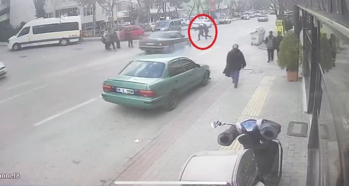 Bursa'da ehliyetsiz sürücü, yaşlı çifte çarptı