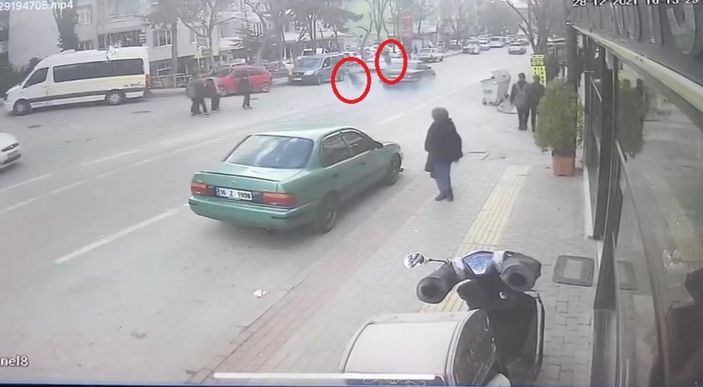 Bursa'da ehliyetsiz sürücü, yaşlı çifte çarptı