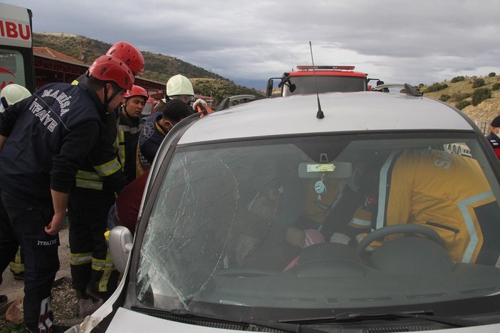 Manisa'da araç kontrolden çıktı: 1 kişi ağır yaralı