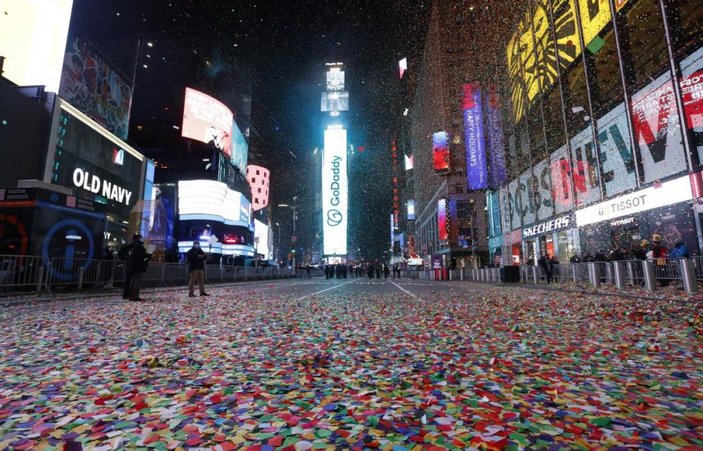 Artan vakalar, Times Meydanı'ndaki yılbaşı kutlamalarına engel olamadı