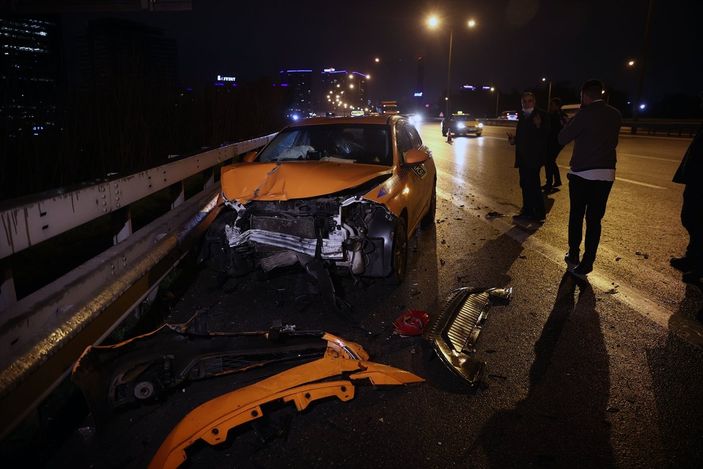 a TEM Otoyolu'nda kaza: 1'i ağır 2 yaralı