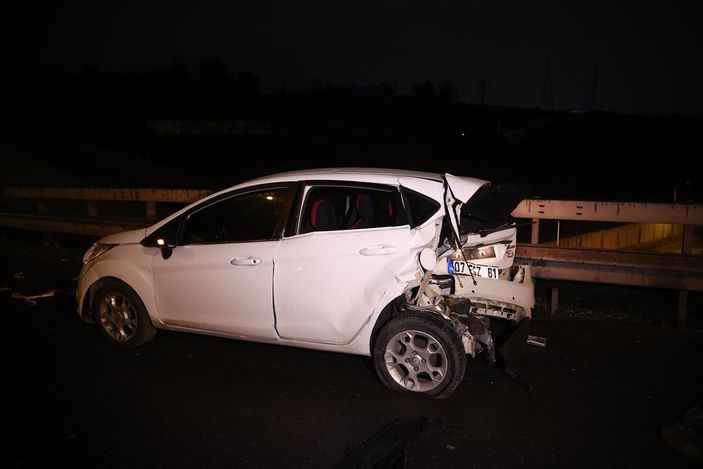 a TEM Otoyolu'nda kaza: 1'i ağır 2 yaralı