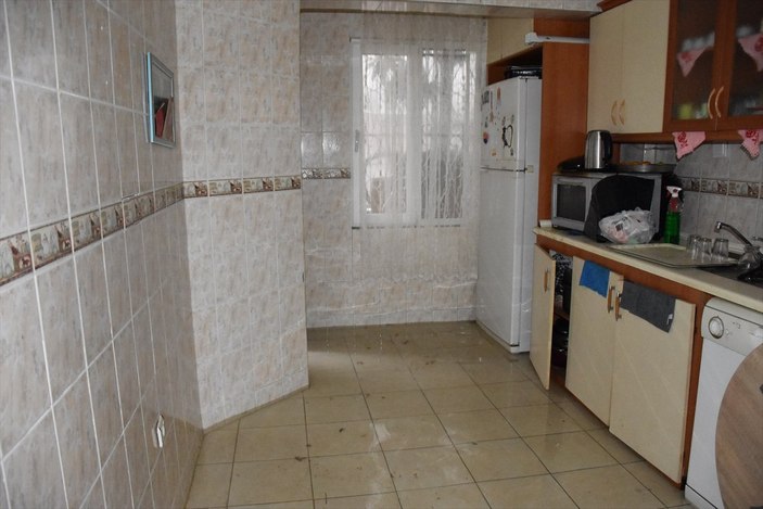Marmaris'te etkili olan sağanak nedeniyle ev ve iş yerlerini su bastı