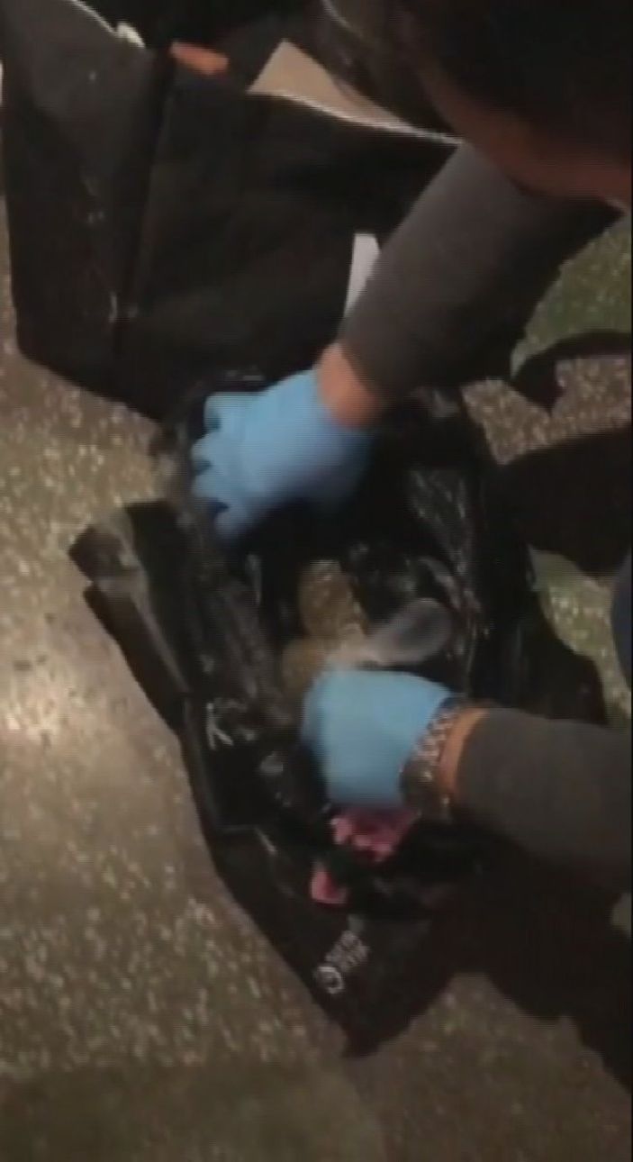 İ Kayseri'de uyuşturucu taciri anne-kız polise yakalandı