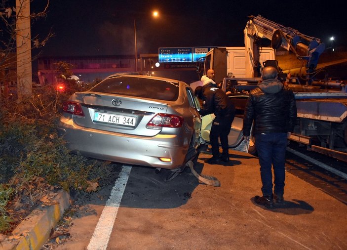 Kırıkkale'de kaza yerini temizleyen 2 işçiye otomobil çarptı