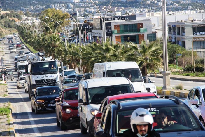 i Bodrum'da oteller doldu, trafik kilitlendi