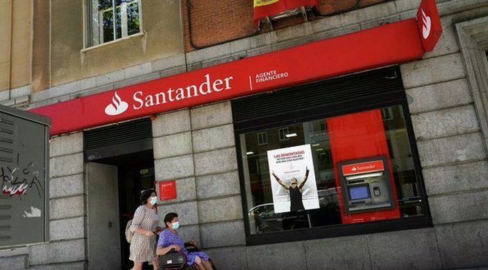 İspanyol Santander Bankası, müşterilerine yanlışlıkla 130 milyon sterlin dağıttı