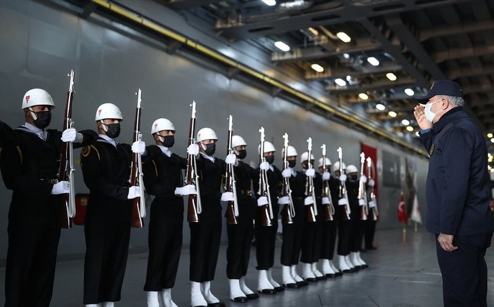 Hulusi Akar'dan Yunanistan'a 12 mil uyarısı