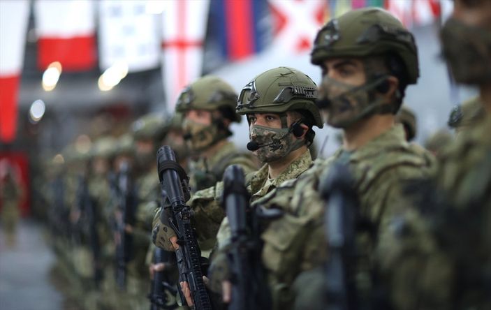 Hulusi Akar'dan Yunanistan'a 12 mil uyarısı