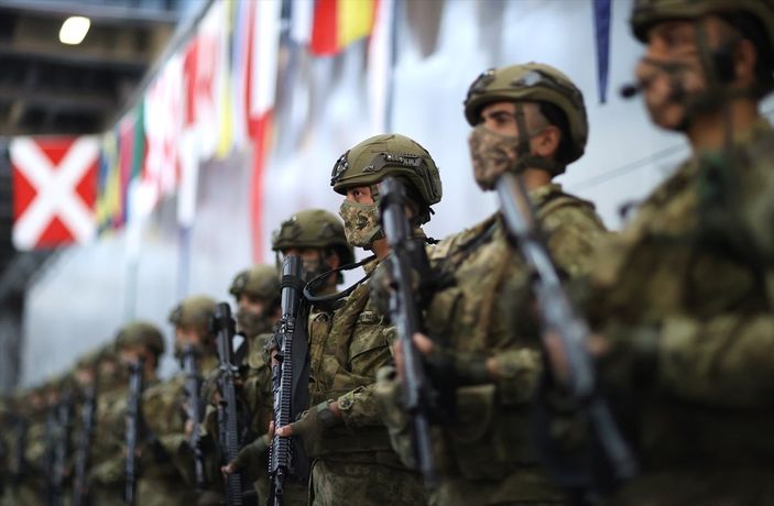 Hulusi Akar'dan Yunanistan'a 12 mil uyarısı