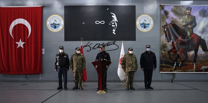 Hulusi Akar'dan Yunanistan'a 12 mil uyarısı