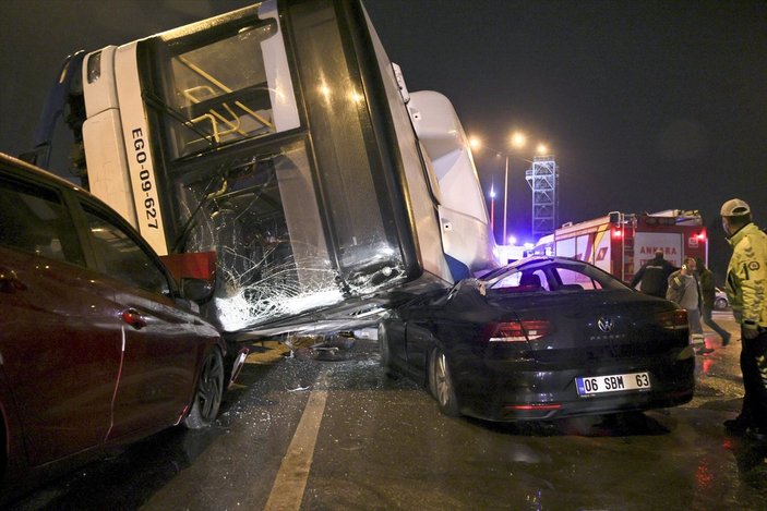 Ankara'da EGO otobüsü otomobillerin üzerine devrildi: 16 yaralı