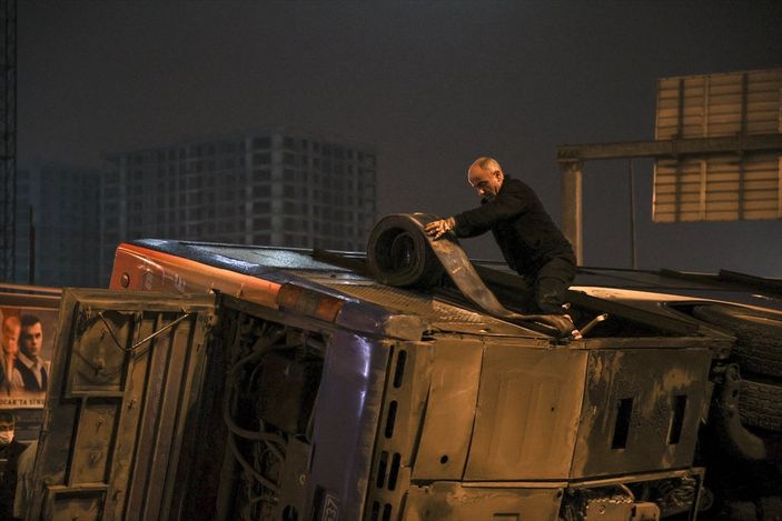 a Ankara'da EGO otobüsü otomobillerin üzerine devrildi: 16 yaralı