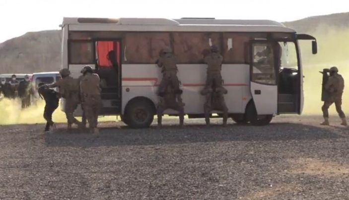 Gaziantep'te gerçeğini aratmayan rehine kurtarma tatbikatı