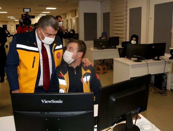 a Bakan Koca İstanbul'dan sağlık çalışanlarına seslendi
