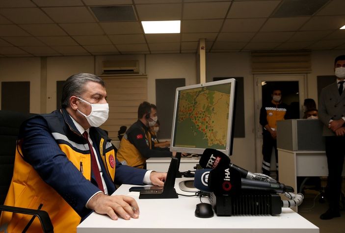 a Bakan Koca İstanbul'dan sağlık çalışanlarına seslendi