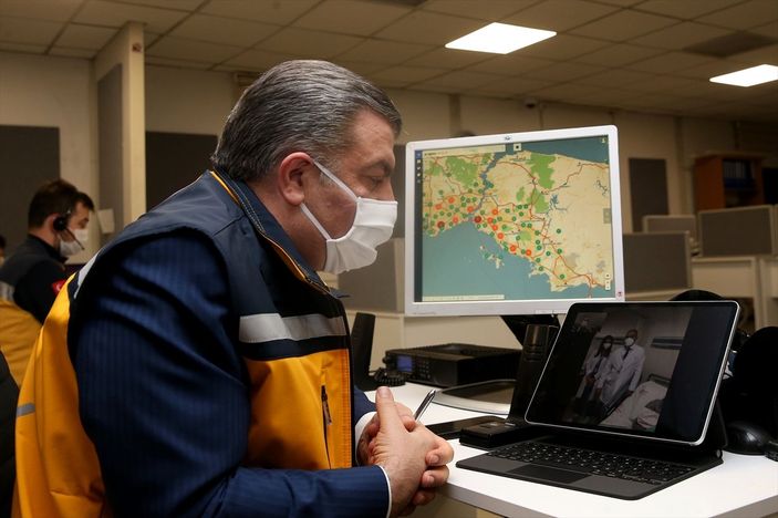 a Bakan Koca İstanbul'dan sağlık çalışanlarına seslendi