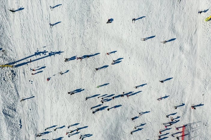 Uludağ'da acemi kayakçıların 'röportaj kazaları'