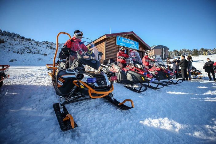 Uludağ'da acemi kayakçıların 'röportaj kazaları'