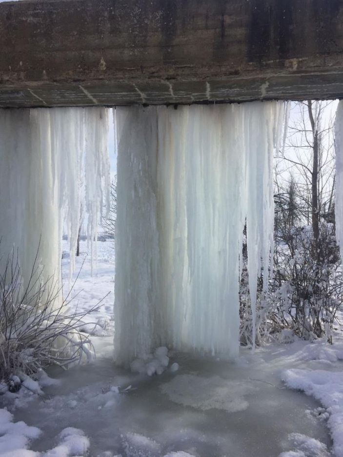 i Adana'da dev buz sarkıtları oluştu