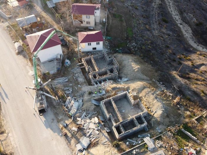 Adana'da yanan 21 ev yeniden inşa ediliyor