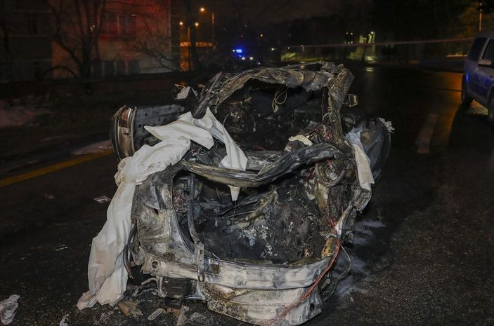 a Ankara'da kaza yapıp yanan otomobilin sürücüsü öldü