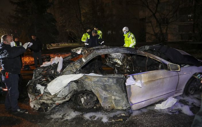 a Ankara'da kaza yapıp yanan otomobilin sürücüsü öldü