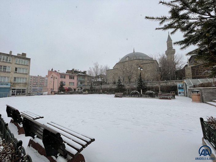 Erzurum ve Kars'ta soğuk hava hayatı olumsuz etkiliyor
