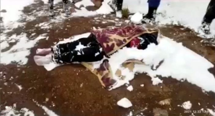 İran sınırında Afganistanlı kadın soğuktan öldü, 2 çocuk kurtarıldı
