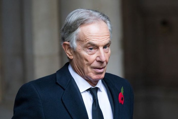 Tony Blair'in şövalyelik unvanının geri alınması için imza kampanyası başlatıldı